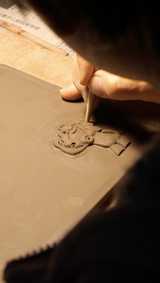 【万博限定・新品】　ミャクミャク 布引焼「琵琶湖」　絵画風アート　会場内限定 布引焼 | JR西日本グループ 大阪・関西万博オフィシャルストア